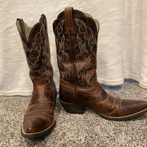 ARIAT beautiful BROWN western boots- size 7B-  style# 10010968